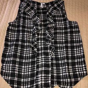 3️⃣ for $1️⃣5️⃣ Black and White Loose fitted tank